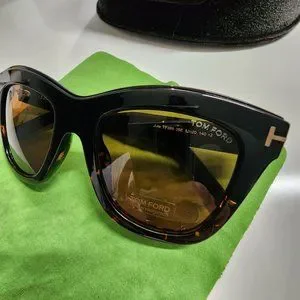Like New Tom Ford Julie Sunglasses in Brown / Tortoise TF685 Tom Ford | Accessories | Like New Tom Ford Julie Sunglasses  main image 4